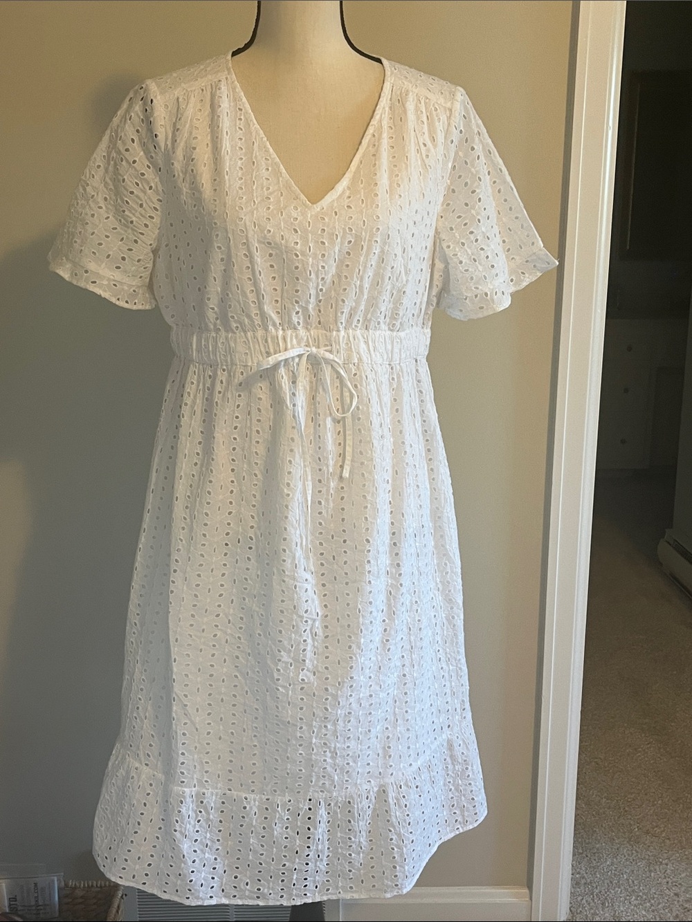 Gap White Eyelet V-Neck Drawstring Women’s Dress - size Medium